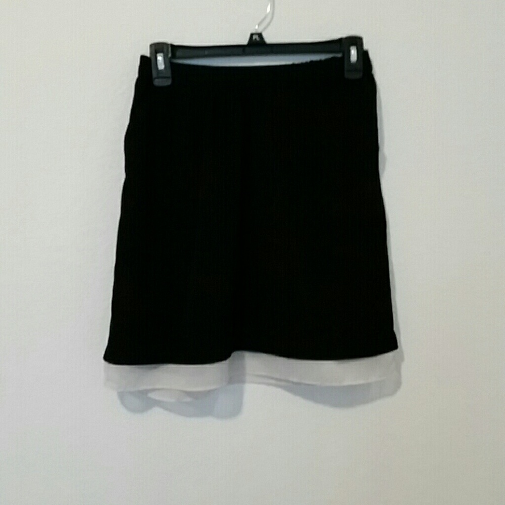 4/$20 skirt with pockets
